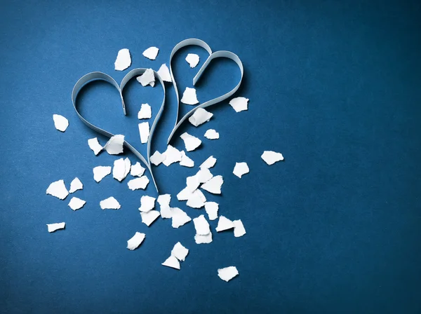 2 つの紙の心のバレンタインの装飾 — ストック写真
