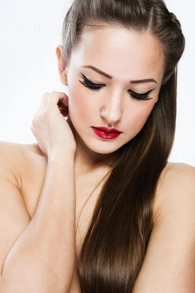 Primer plano retrato de una hermosa mujer con la cara de belleza y la piel limpia de la cara — Foto de Stock