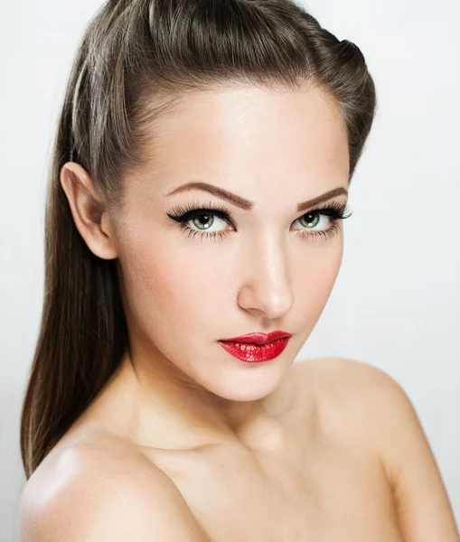 Egy gyönyörű nő arca szépség és tiszta arc bőr Vértes portréja — Stock Fotó