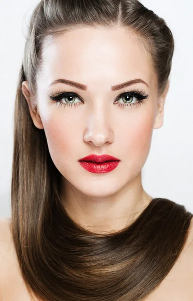 Closeup portrait of a beautiful woman with beauty face and clean face skin — Stock Photo, Image