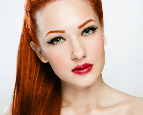 Mulher bonita com cabelo longo saudável — Fotografia de Stock