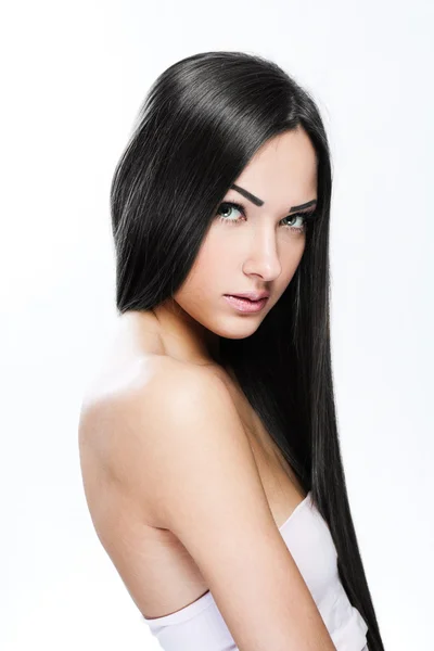 Vacker kvinna med friskt långt hår — Stockfoto