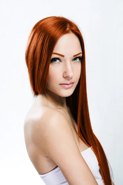Krásná žena s dlouhými vlasy zdravé — Stock fotografie