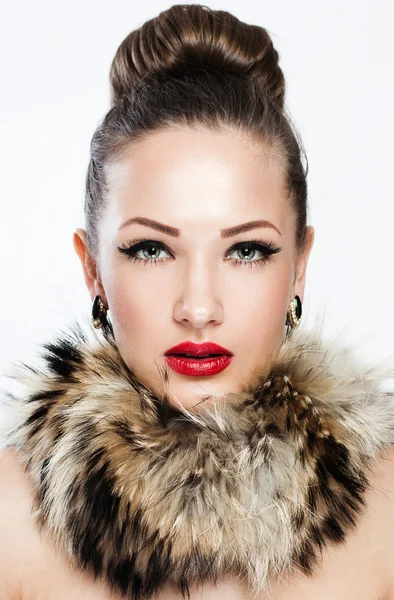 güzel genç bayan kürk çaldı