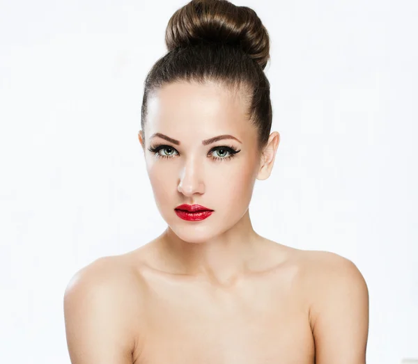 Porträt einer sexy jungen Dame mit Schönheitsgesicht und sauberer Gesichtshaut — Stockfoto