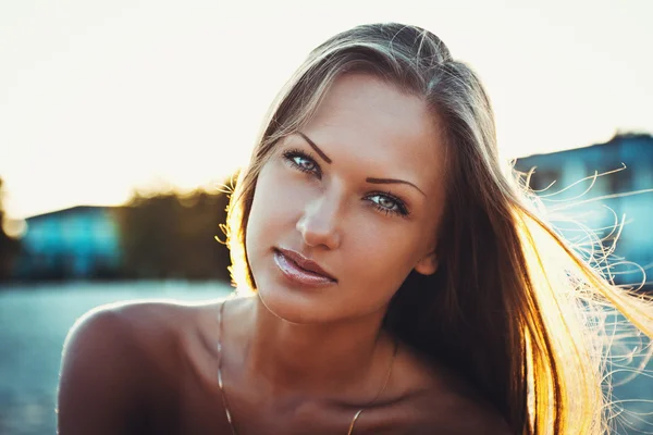 Young woman outdoors portrait — Stock Photo, Image