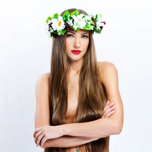 Fashion model with hairstyle and flowers in her hair — Stock Photo, Image