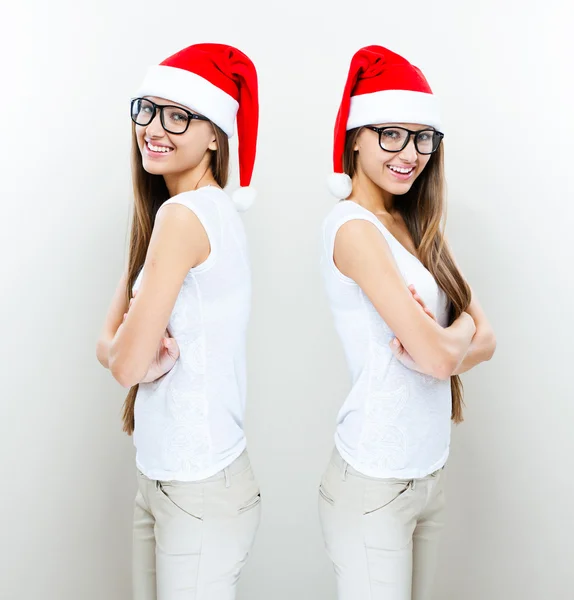 クリスマス サンタ帽子の女性の肖像画 — ストック写真