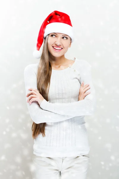 圣诞圣诞老人帽子女肖像-微笑快乐的女孩 — 图库照片