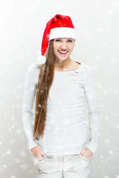 Christmas santa hoed vrouw portret - glimlachend gelukkig meisje — Stockfoto