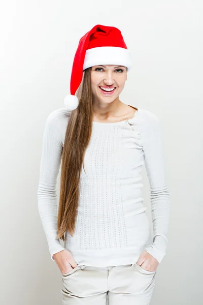 Natal Santa chapéu mulher retrato - Sorrindo menina feliz — Fotografia de Stock