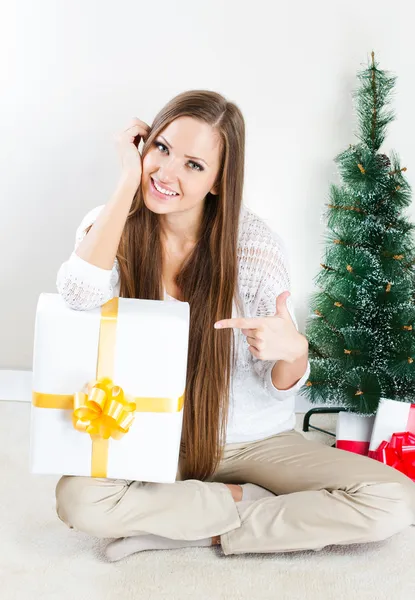 Woman with christmas gifts — Stock Photo, Image