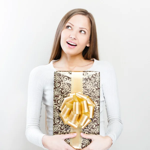 Mujer con regalo de Navidad — Foto de Stock