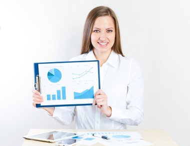 iş kadını gülümseyen