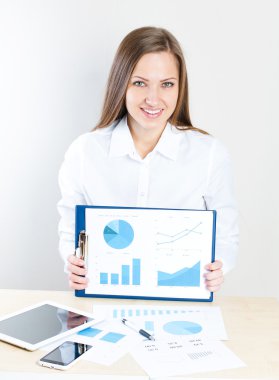 iş kadını gülümseyen