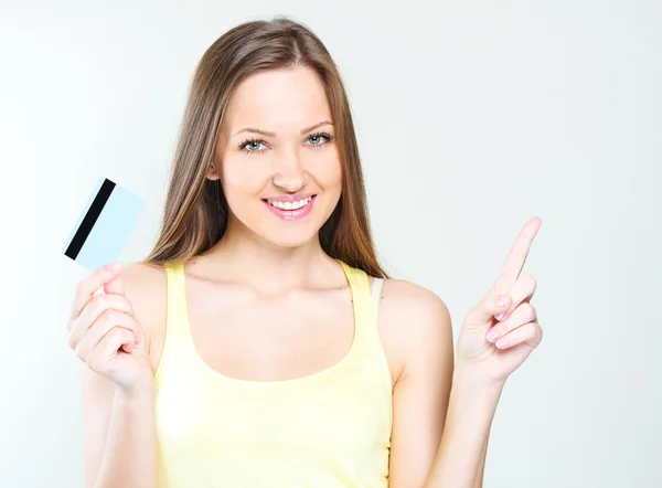 Woman holding credit card — Stock Photo, Image