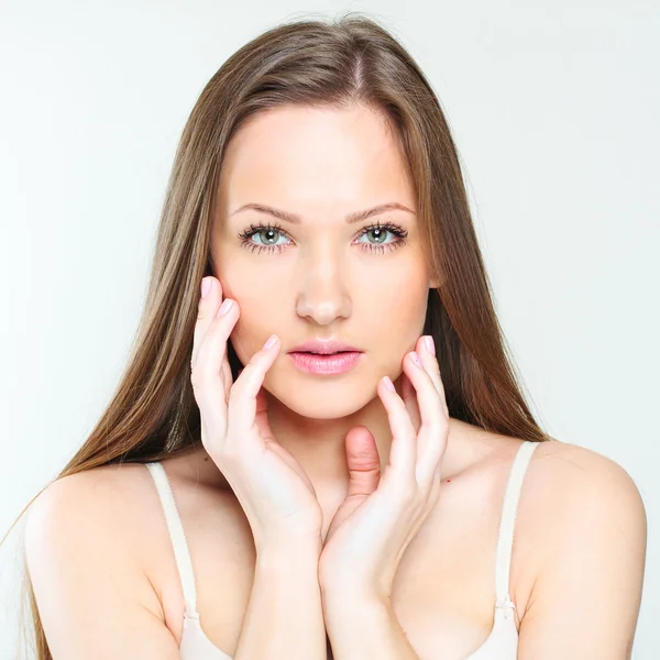 Mooie vrouw met schoonheid gezicht en schoon — Stockfoto