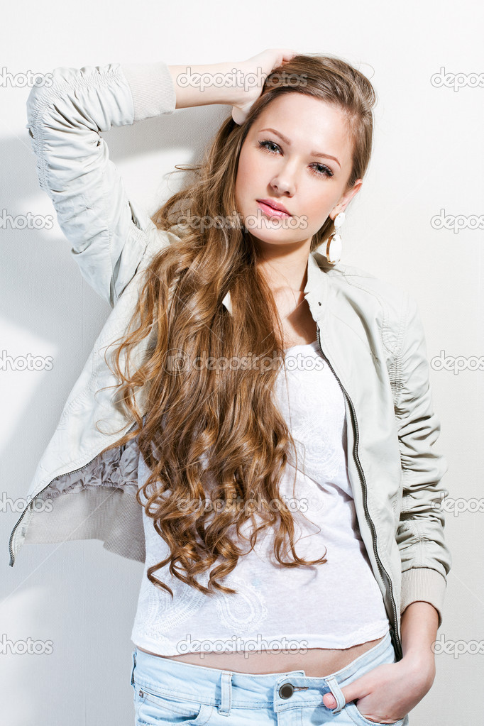 portrait of a beautiful young brunette girl dressed trendy. fash