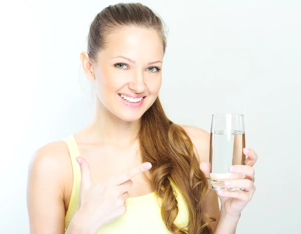 Image de belle femme avec verre d'eau  . — Photo