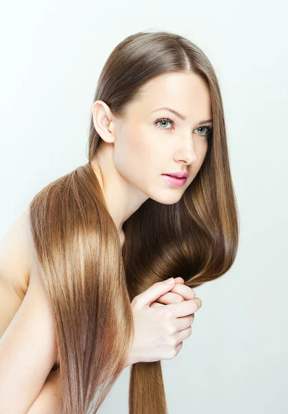 Hermosa mujer con pelo largo, modelo de mujer de belleza, piel limpia —  Fotos de Stock