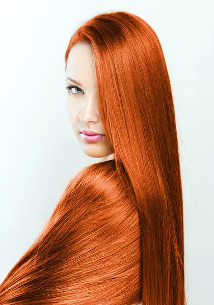 Hair. Beautiful Brunette Girl. Healthy Long Hair. — Stock Photo, Image