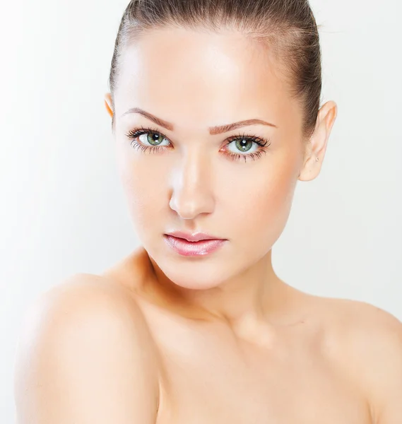 Closeup portrait of a beautiful woman with beauty face and clean — Stock Photo, Image