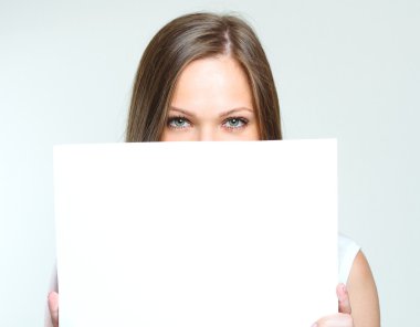 Szczęśliwa kobieta gospodarstwa plakat puste