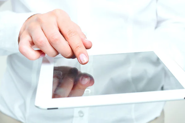 Female hands holding tablet pc — Stock Photo, Image
