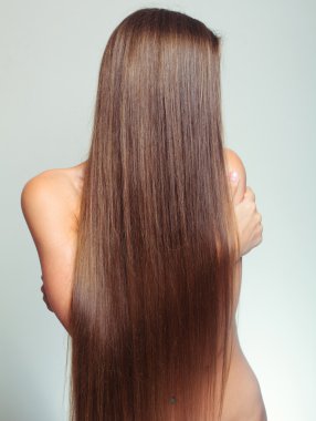 sağlıklı uzun saçlı kadın