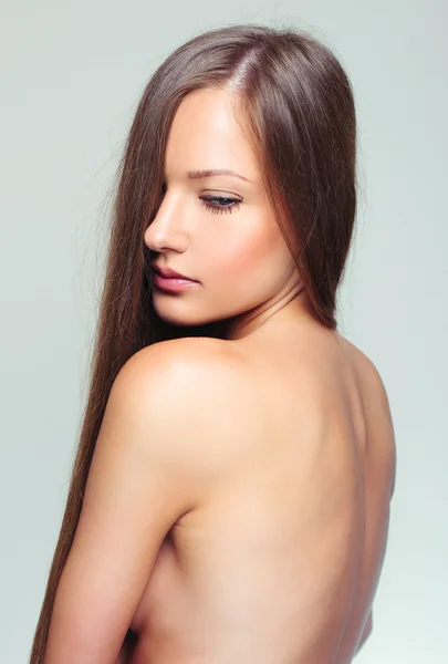 Donna con capelli lunghi sani — Foto Stock