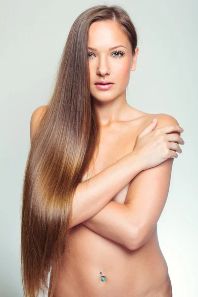 Mulher com cabelo longo saudável — Fotografia de Stock