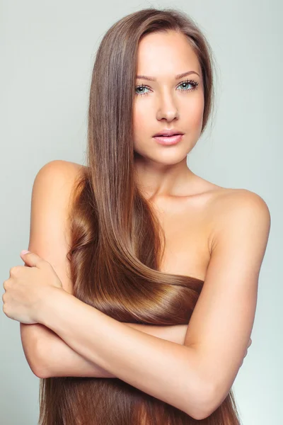 Žena s dlouhými vlasy zdravé — Stock fotografie