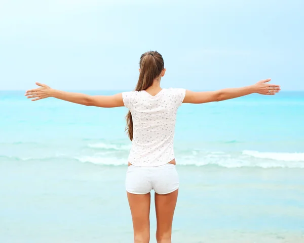 Girl with arms outspread — Stock Photo, Image