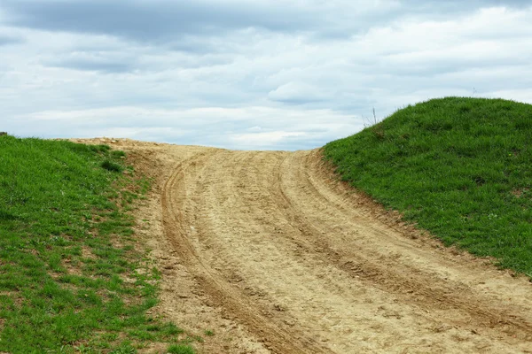 Country road is rising the horizon — Stock Photo, Image