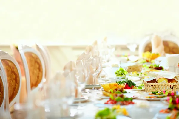 Gedekte tafel in luxe restaurant — Stockfoto