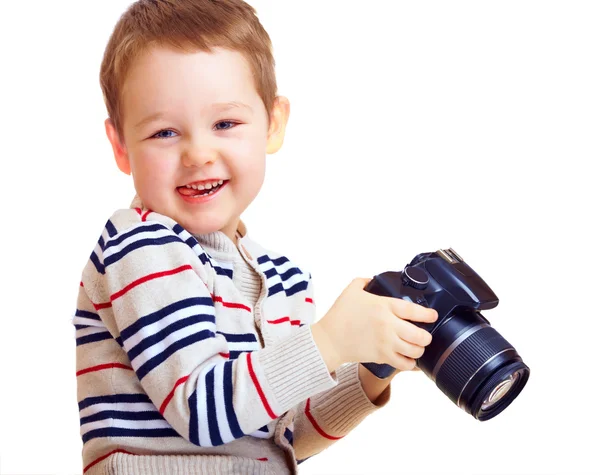 Heureux enfant photographe avec appareil photo reflex numérique, isolé — Photo