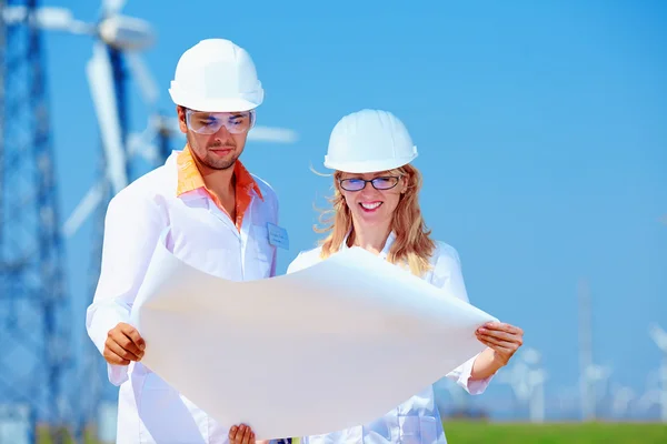 Researchers at work on wind power station — Stock Photo, Image