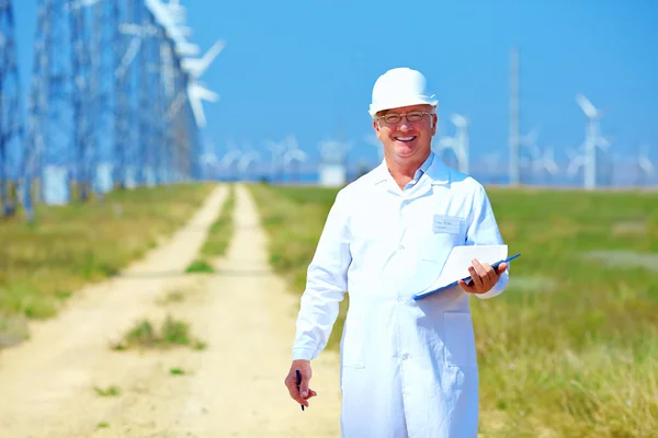 Researcher analyzes readouts on wind power station — Stock Photo, Image