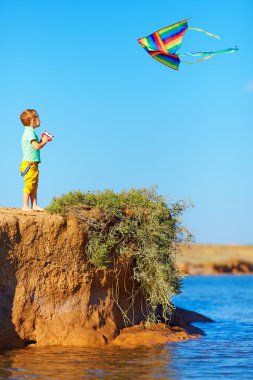 uçurtma ile oynarken sevimli