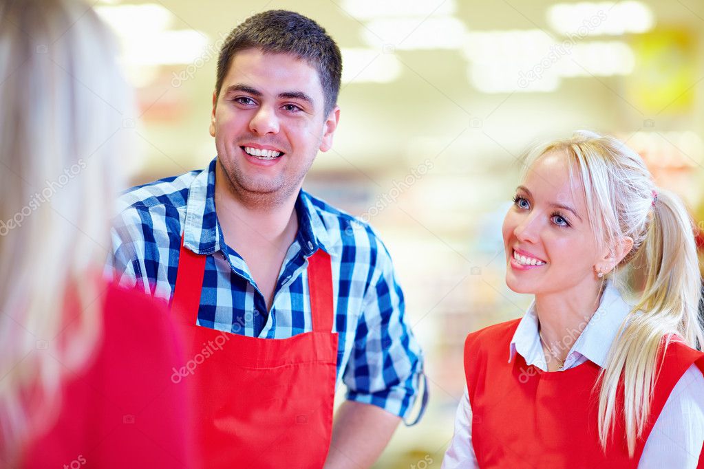 polite supermarket staff serves customer