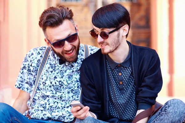 Two male friends sitting in cafe — Stock Photo, Image
