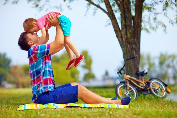 Father and son having fun in city park — Stock Photo, Image