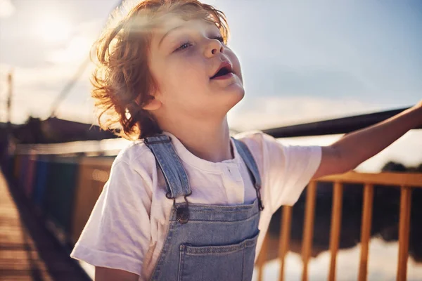 Redhead Kid Having Fun Walking Bridge Marina Summer Day Warm — Stock Photo, Image