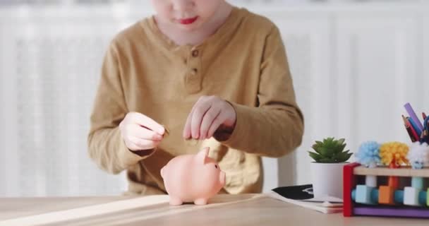 Llevar Hijo Salvación Desde Una Edad Temprana Niño Feliz Deja — Vídeo de stock