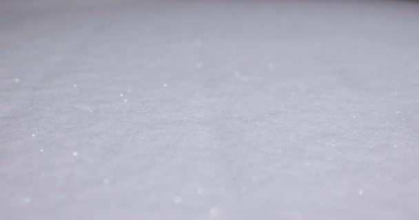 Świeży Śnieg Świeci Błyszczy Płatkami Śniegu Leżąc Pokładzie — Wideo stockowe