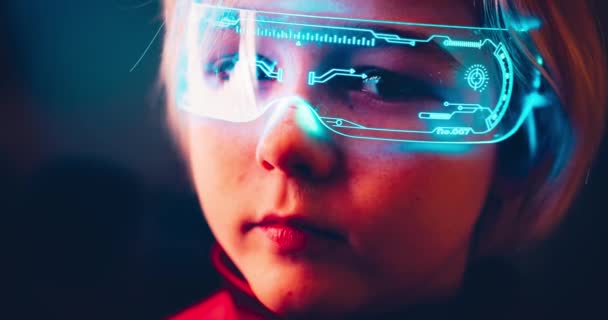 Een Kind Met Een Slimme Bril Futuristische Technologie — Stockvideo