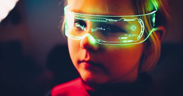 Dzieciak Inteligentnych Okularach Futurystyczna Koncepcja Technologii — Wideo stockowe