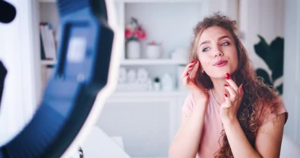 Mladá Žena Streaming Krása Vlog Domova Line Obsah Tvůrce Použití — Stock video