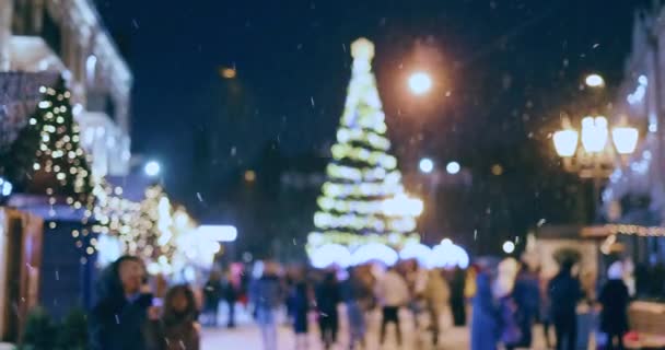 Defektes Zsúfolt Karácsonyi Vásár Város Főterén Gyönyörű Havas Éjszakákon — Stock videók