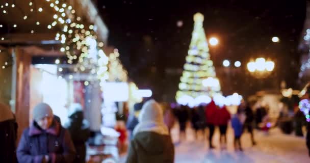 Defektes Zsúfolt Karácsonyi Vásár Város Főterén Gyönyörű Havas Éjszakákon — Stock videók